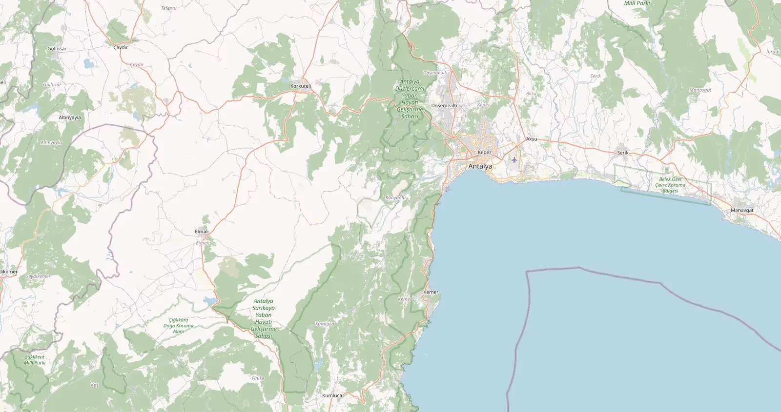 Kaart van de hele provincie Antalya met bergen, kustlijn en grote wegen, van de kloof bij Fethiye tot voorbij Manavgat
